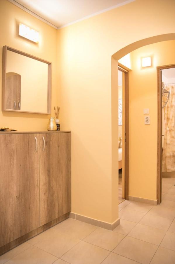 Golden Apartment Baneasa Bucharest Exterior photo