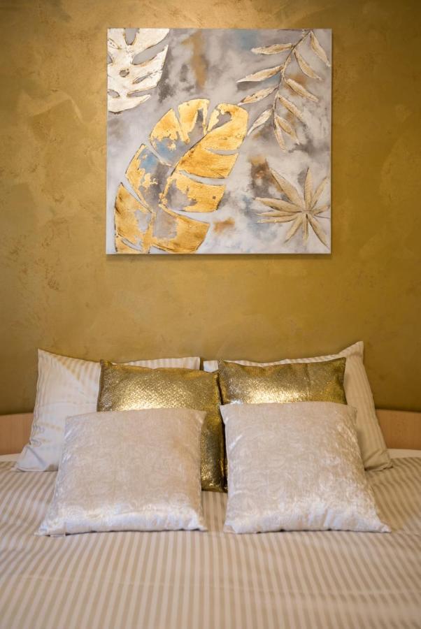 Golden Apartment Baneasa Bucharest Exterior photo